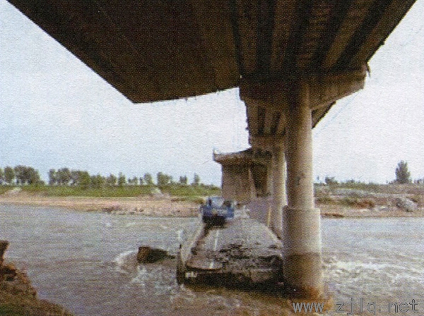 洪水冲跨营口熊岳大桥