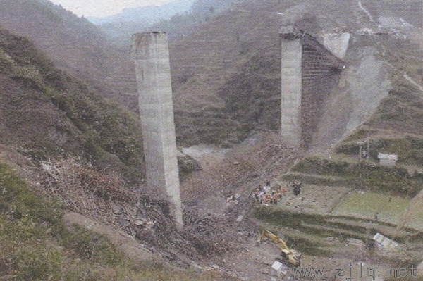 施工中贵开路小尖山大桥跨踏