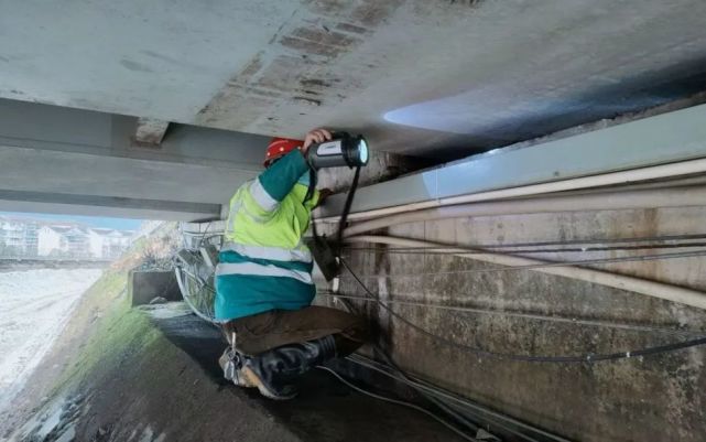 都江堰市：启动市政桥梁定期检测