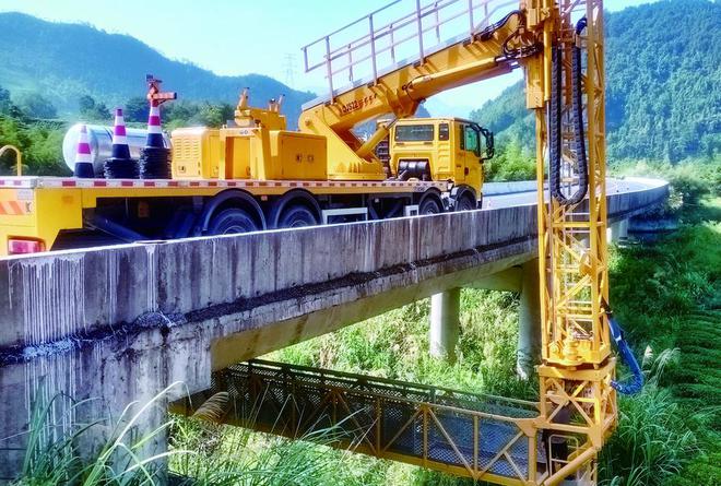 安徽黄山市全面检测桥梁的安全健康状况,确保桥梁健康安全运行