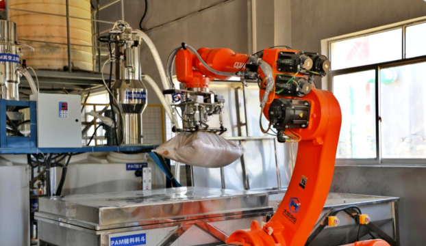 生产废水处理智能化机器人加药模块系统：一套方案实现储药、抓取、配制、添加全流程闭环