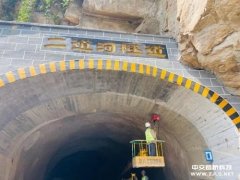 密云公路分局组织检测单位对位于密关路的白河大桥进行安全检测